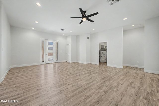 2245 E CHEERY LYNN Road, Phoenix, AZ 85016