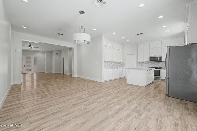 2245 E CHEERY LYNN Road, Phoenix, AZ 85016
