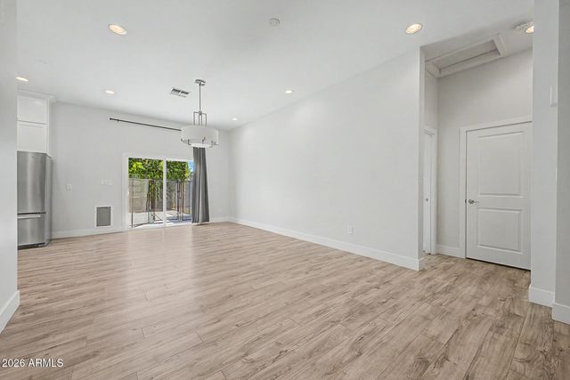 2245 E CHEERY LYNN Road, Phoenix, AZ 85016