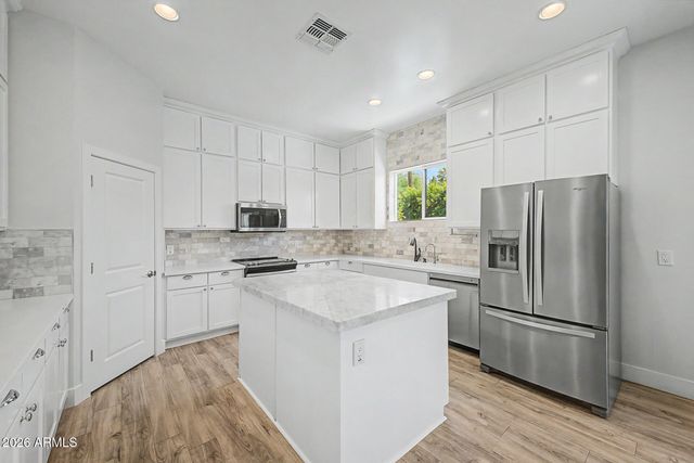 2245 E CHEERY LYNN Road, Phoenix, AZ 85016