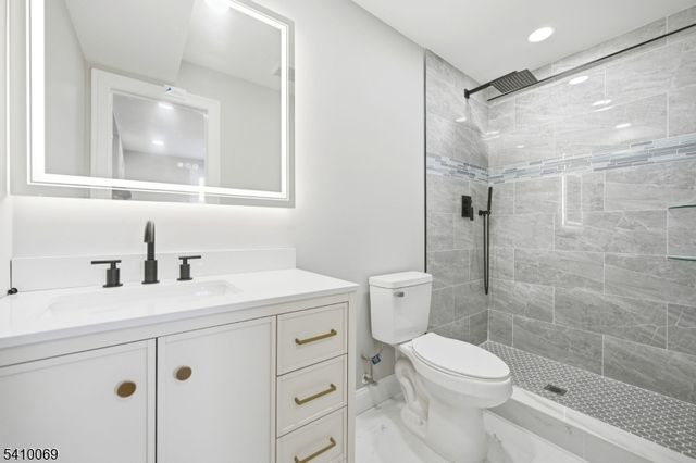 47 Nokomis Ave, Parsippany-troy Hills Twp., NJ 07034