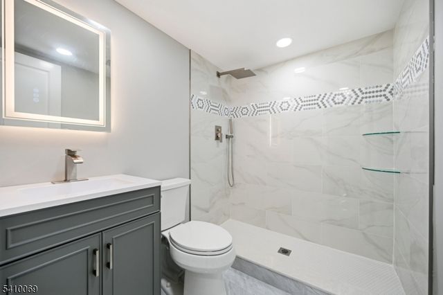 47 Nokomis Ave, Parsippany-troy Hills Twp., NJ 07034