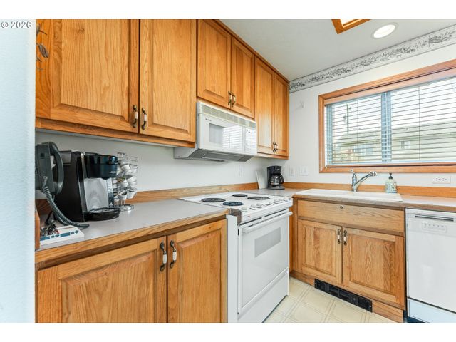 2413 Nw OCEANIA Dr, Waldport, OR 97394