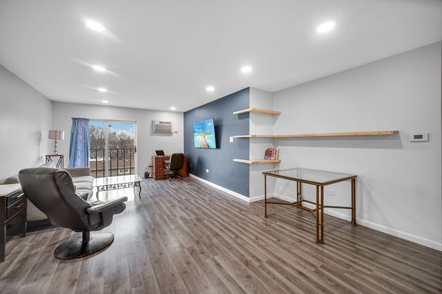 1133 S Finley Road 310, Lombard, IL 60148