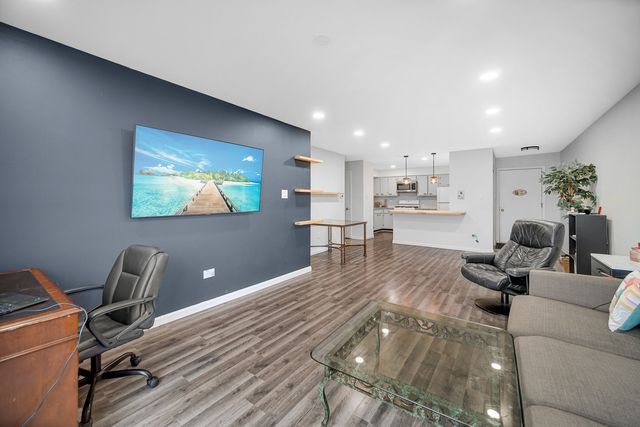 1133 S Finley Road 310, Lombard, IL 60148