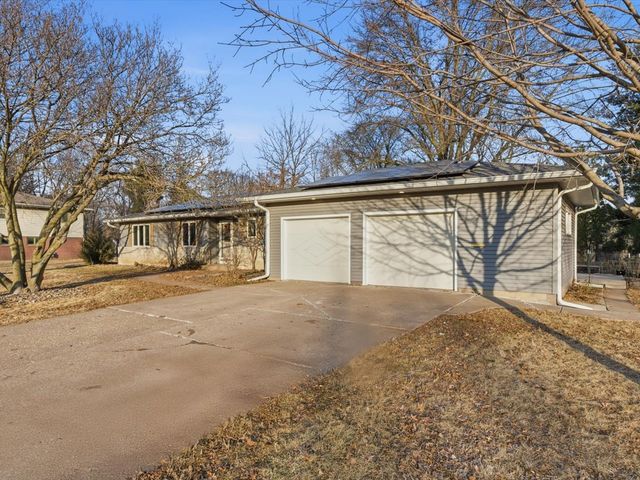 2610 31ST Street, Moline, IL 61265