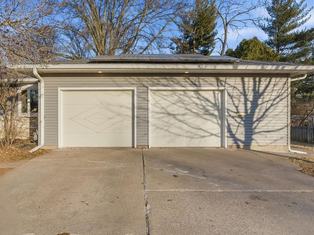 2610 31ST Street, Moline, IL 61265