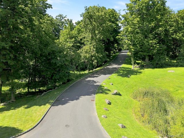 5 Boulder Pond Drive, Somers, NY 10589