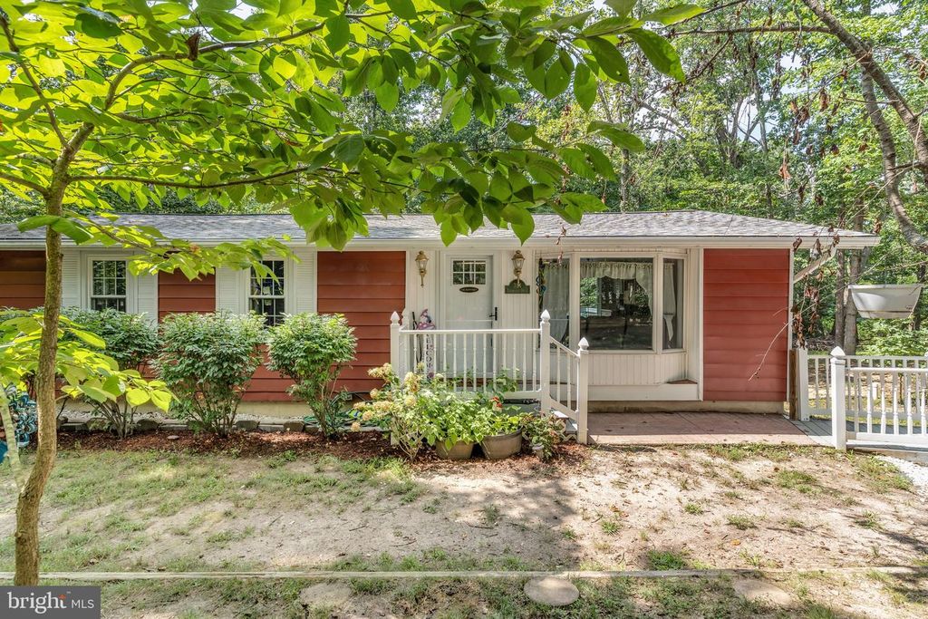 324 CLUBHOUSE DR, Lusby, MD 20657