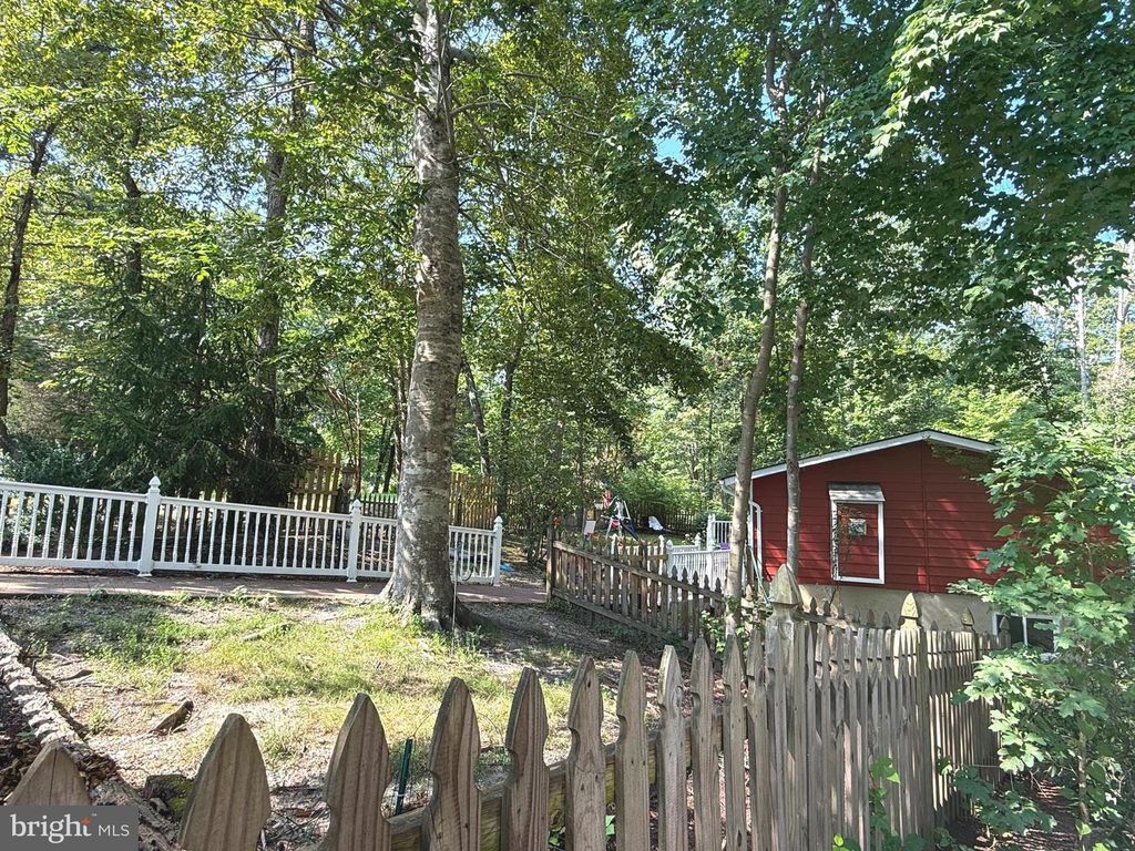 324 CLUBHOUSE DR, Lusby, MD 20657