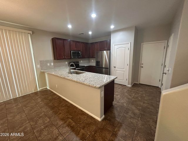 952 S HAWK Lane, Gilbert, AZ 85296