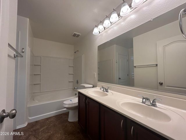 952 S HAWK Lane, Gilbert, AZ 85296