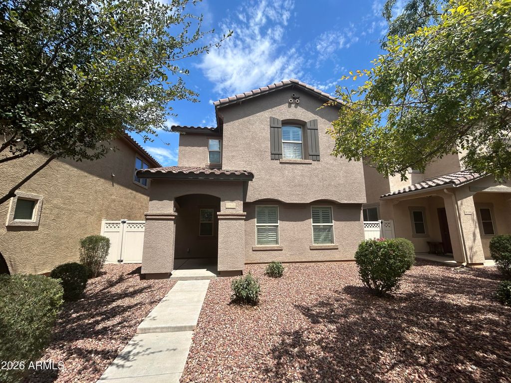 952 S HAWK Lane, Gilbert, AZ 85296