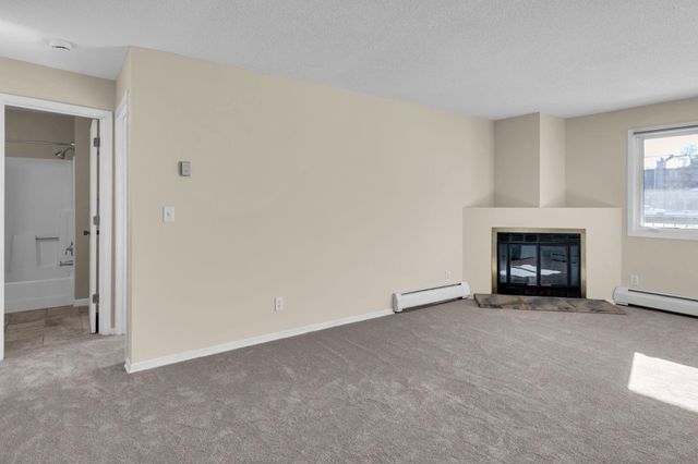 4350 Trenton Lane N 104, Plymouth, MN 55442