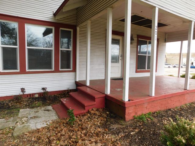 201 N Henry, Lindale, TX 75771