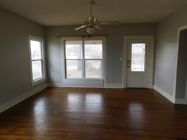 201 N Henry, Lindale, TX 75771