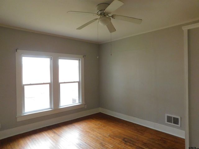 201 N Henry, Lindale, TX 75771