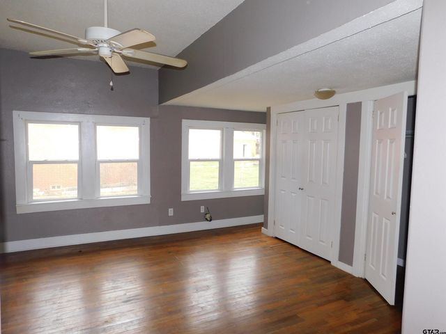 201 N Henry, Lindale, TX 75771