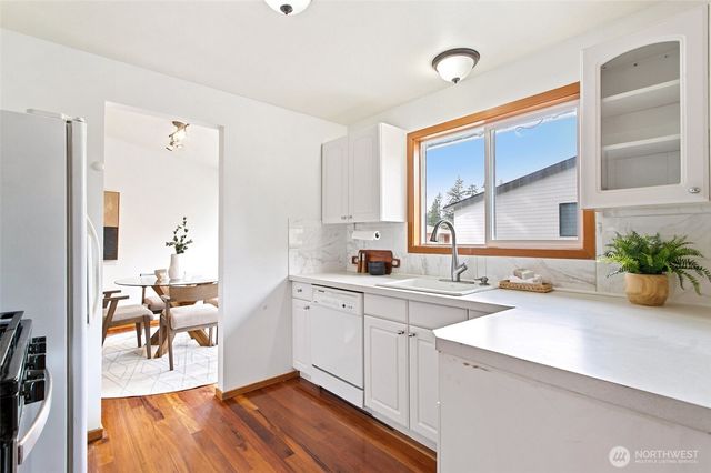 23217 NE 10th Place, Sammamish, WA 98074