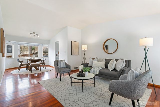 23217 NE 10th Place, Sammamish, WA 98074