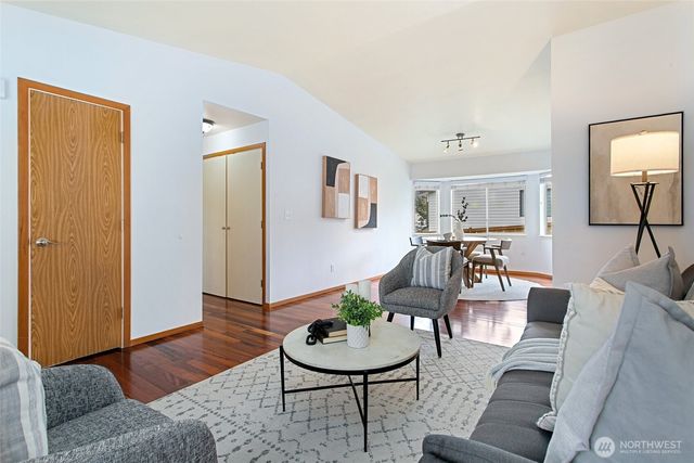 23217 NE 10th Place, Sammamish, WA 98074