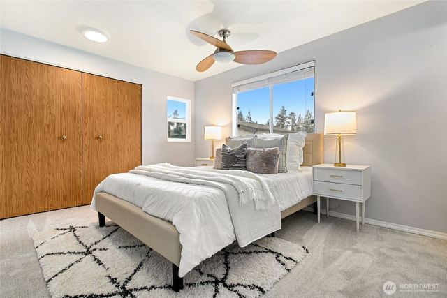 23217 NE 10th Place, Sammamish, WA 98074