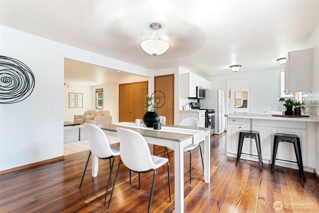 23217 NE 10th Place, Sammamish, WA 98074