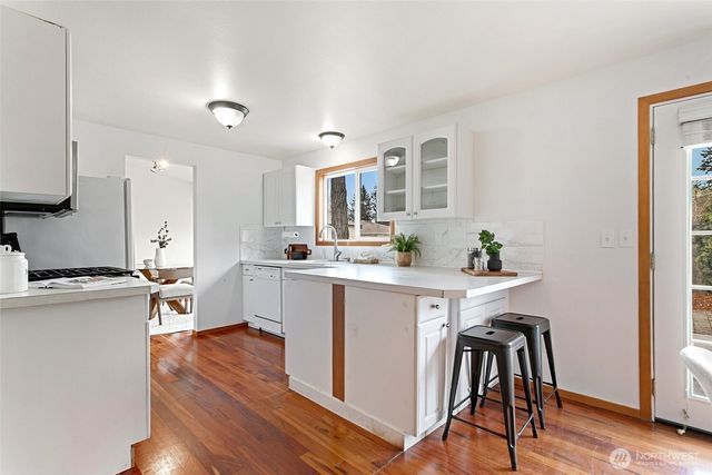 23217 NE 10th Place, Sammamish, WA 98074