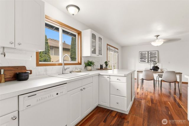 23217 NE 10th Place, Sammamish, WA 98074