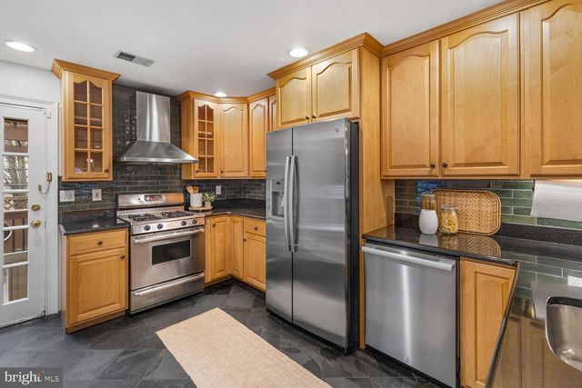 2214 BRANDYWINE ST, Philadelphia, PA 19130