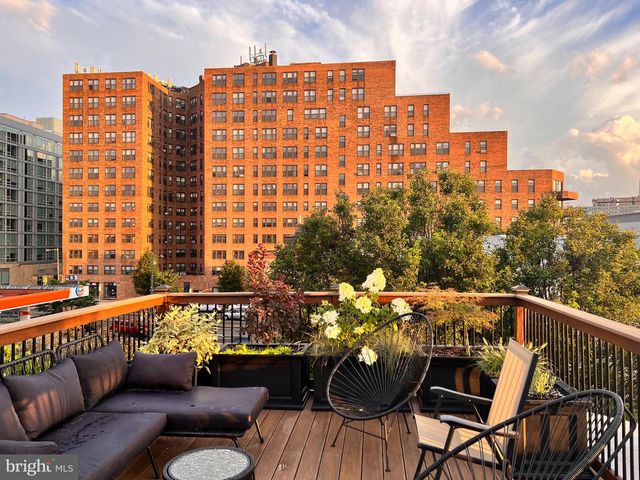 2214 BRANDYWINE ST, Philadelphia, PA 19130