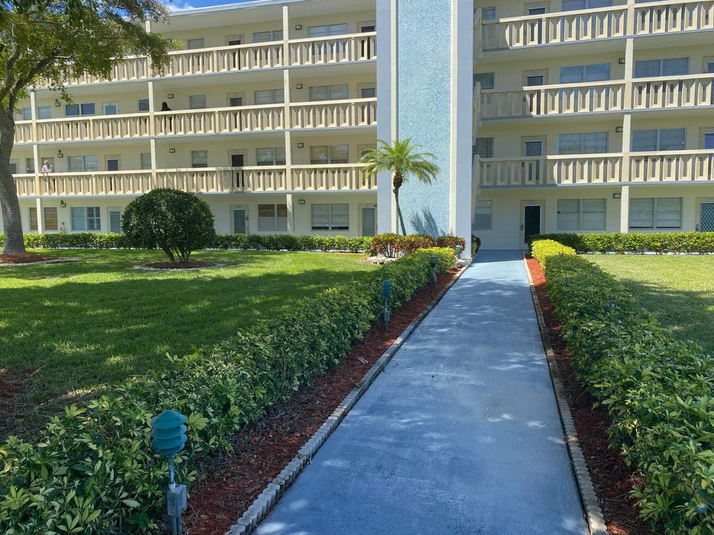 2054 Ainslie D, Boca Raton, FL 33434