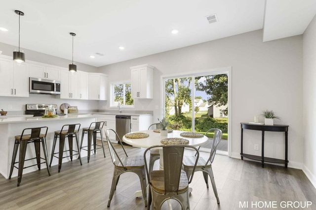 13654 Signature Drive, Holland, MI 49424