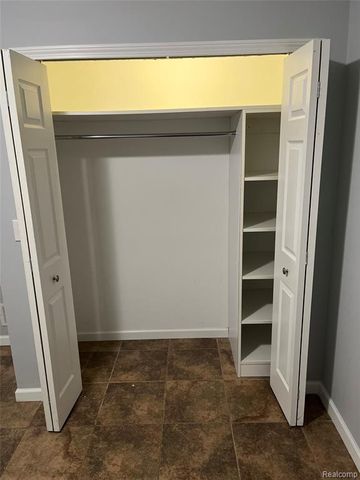 20535 Powers Avenue, Dearborn Heights, MI 48125