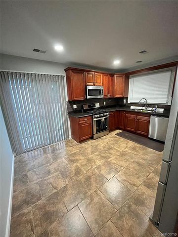 20535 Powers Avenue, Dearborn Heights, MI 48125