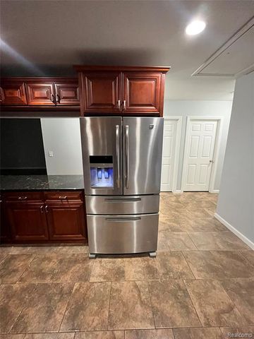 20535 Powers Avenue, Dearborn Heights, MI 48125