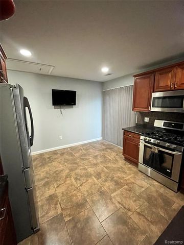 20535 Powers Avenue, Dearborn Heights, MI 48125