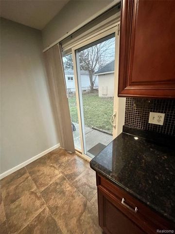 20535 Powers Avenue, Dearborn Heights, MI 48125