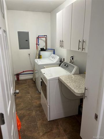 20535 Powers Avenue, Dearborn Heights, MI 48125