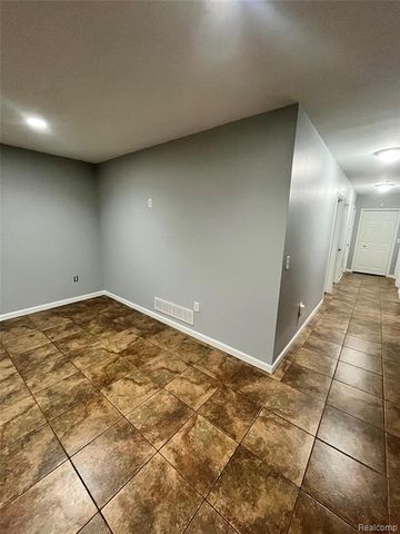 20535 Powers Avenue, Dearborn Heights, MI 48125