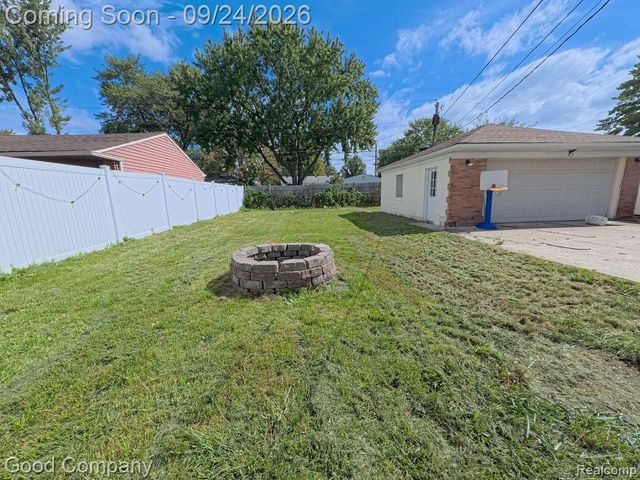 26726 Kelsey Drive, Warren, MI 48091