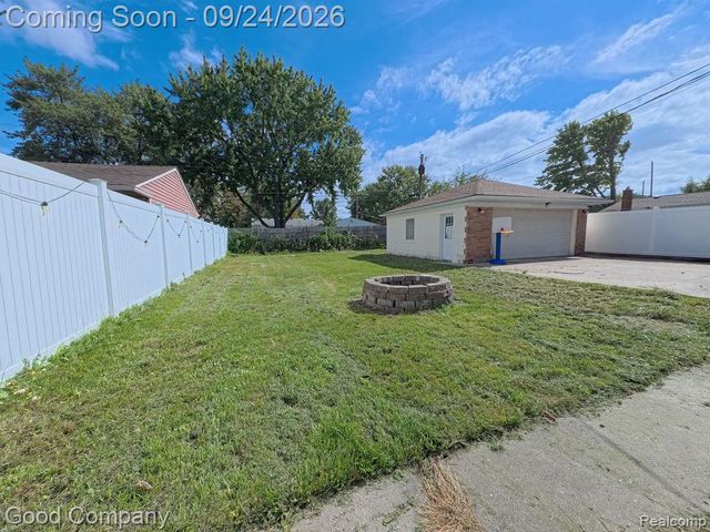 26726 Kelsey Drive, Warren, MI 48091