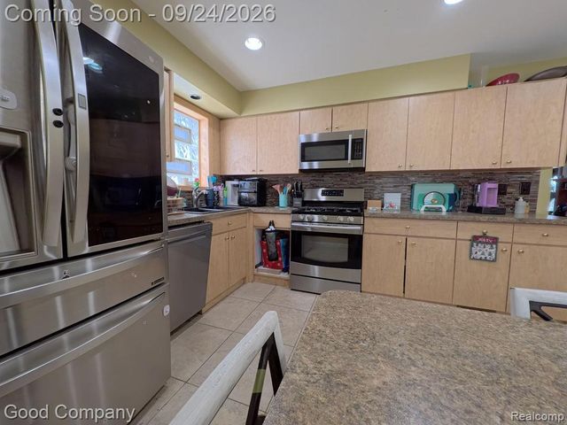 26726 Kelsey Drive, Warren, MI 48091