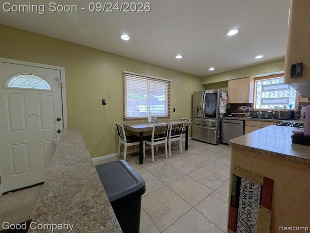 26726 Kelsey Drive, Warren, MI 48091