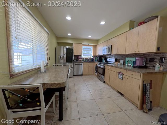 26726 Kelsey Drive, Warren, MI 48091