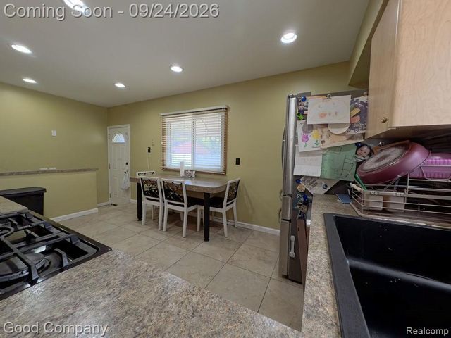 26726 Kelsey Drive, Warren, MI 48091