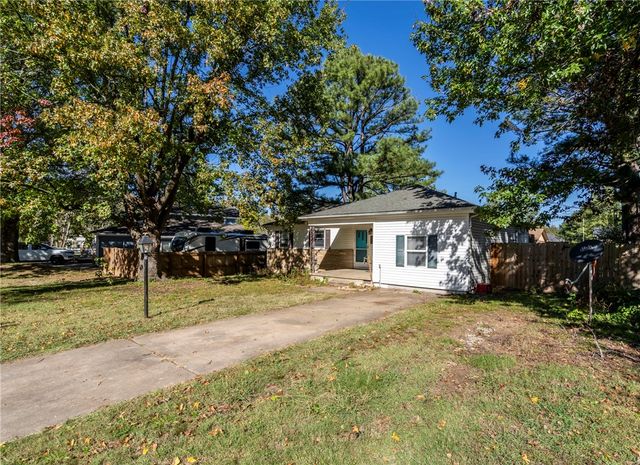 825 W Granite Street, Siloam Springs, AR 72761