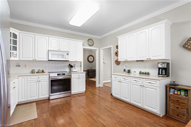 128 Oakmont Drive, Kernersville, NC 27284