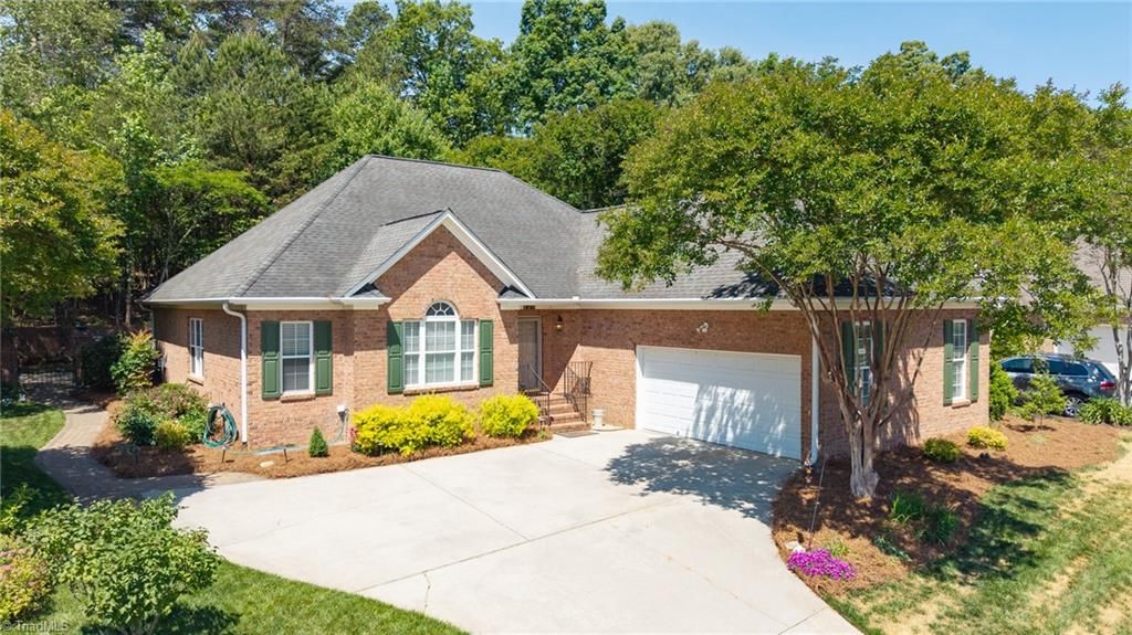 128 Oakmont Drive, Kernersville, NC 27284
