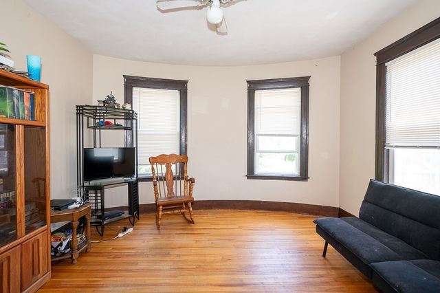 126 Sterling St, Worcester, MA 01610